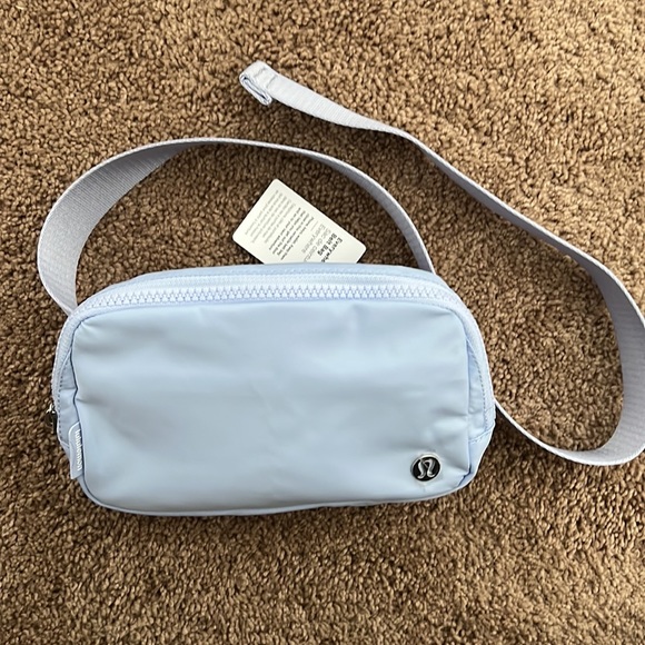 BRAND NEW LULULEMON BELT BAG - Picture 8 of 11